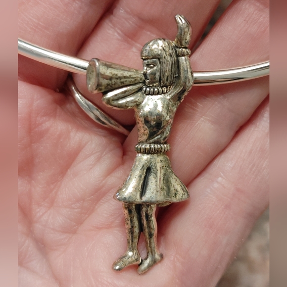 MJ MARIE JENNIFER SIGNED CHEERLEADER PENDANT WITH COLLAR NECKLACE & EARRINGS - Picture 11 of 12